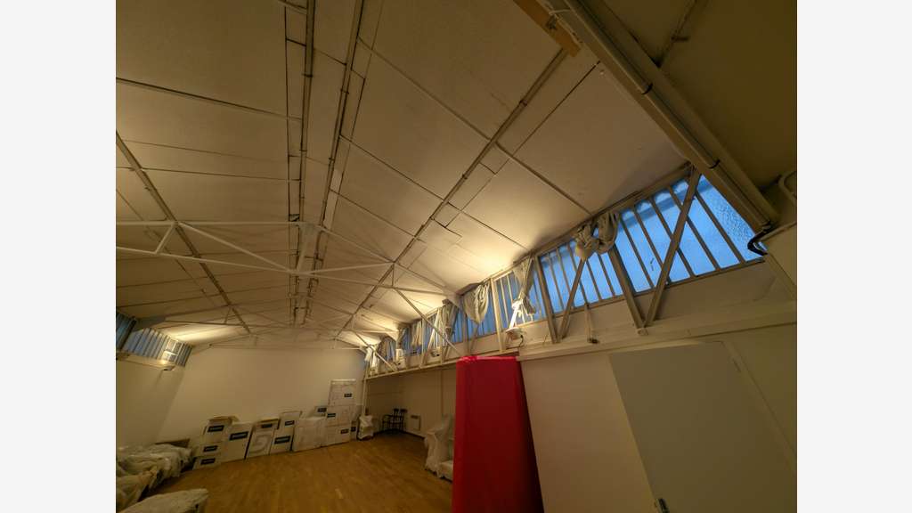 Local libre 129m² Paris 11e Passage de Main d’Or
