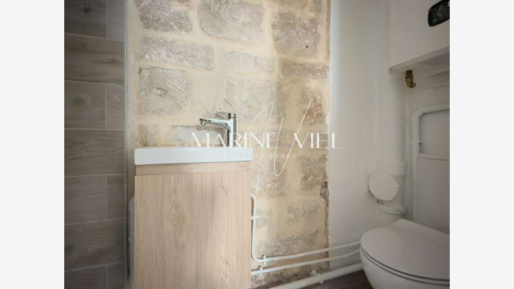 Local commercial refait à neuf 19m² à Paris 11e