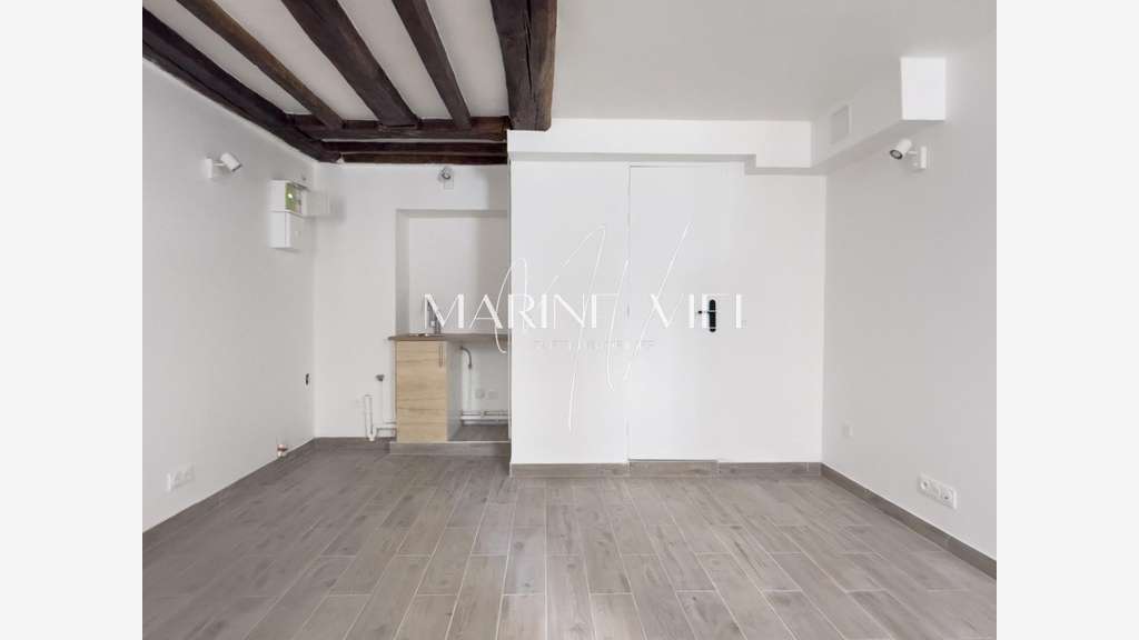 Local commercial refait à neuf 19m² à Paris 11e