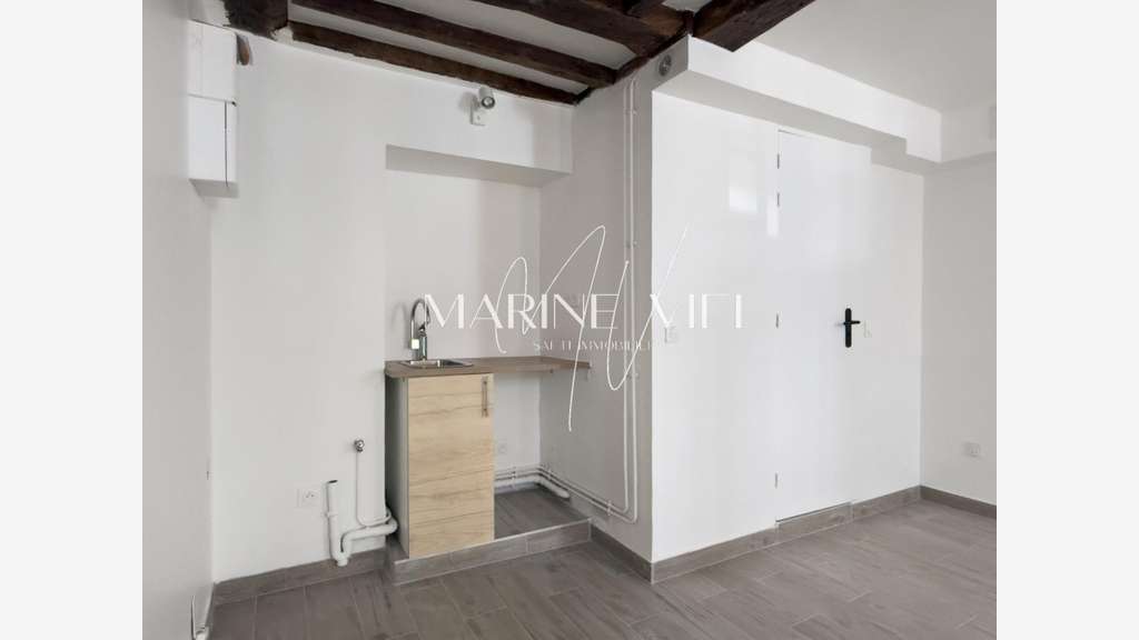 Local commercial refait à neuf 19m² à Paris 11e
