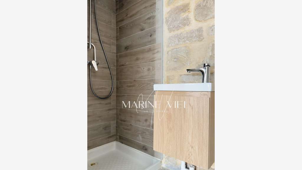 Local commercial refait à neuf 19m² à Paris 11e