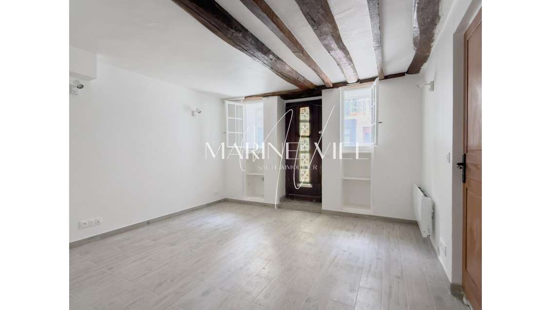 Local commercial refait à neuf 19m² à Paris 11e