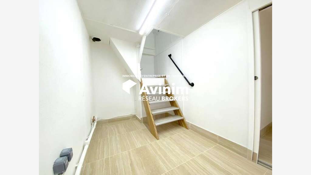 Local 52m² à vendre à Paris 11e Folie-Méricourt