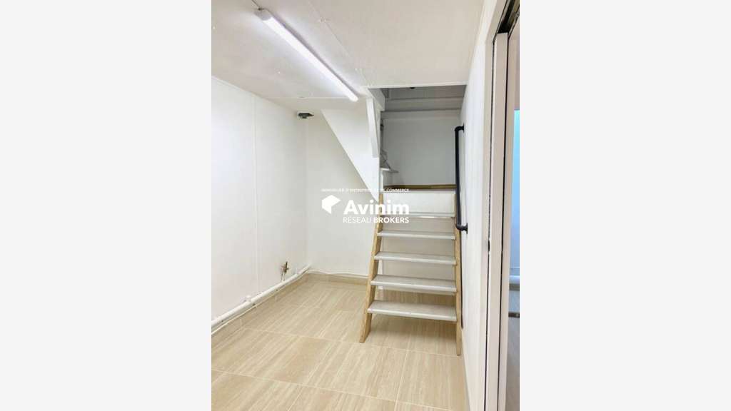 Local 52m² à vendre à Paris 11e Folie-Méricourt