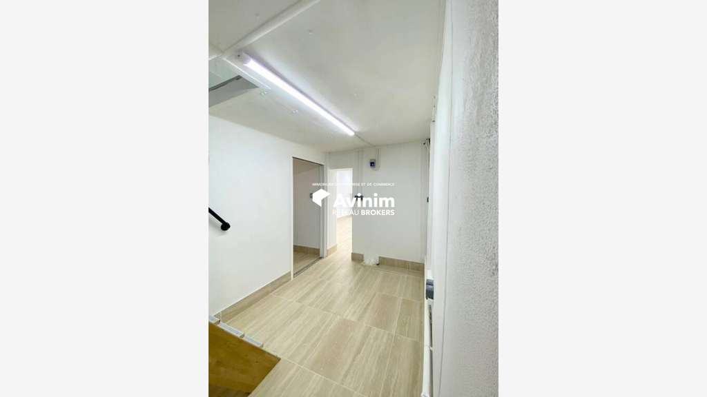 Local 52m² à vendre à Paris 11e Folie-Méricourt