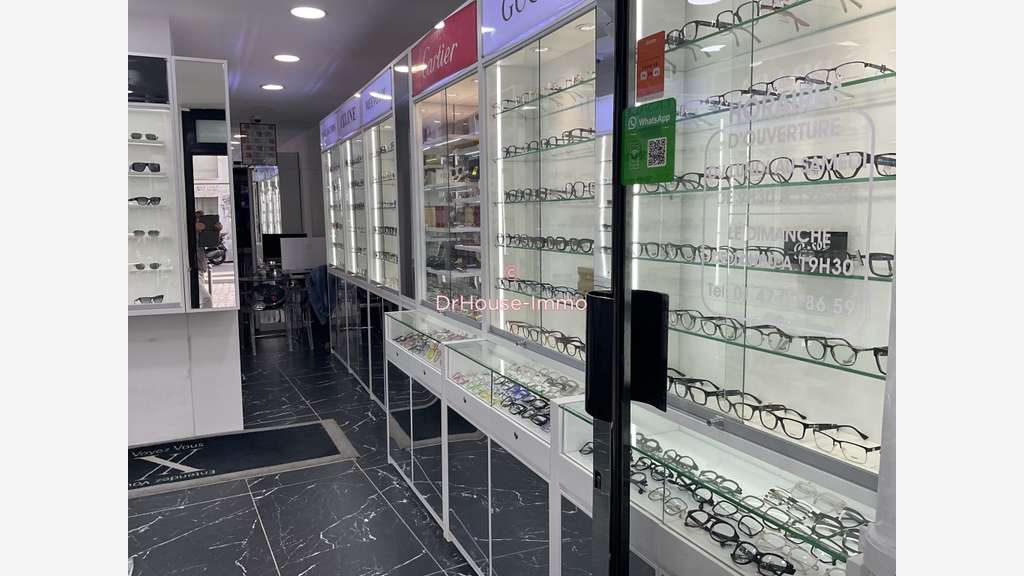 MURS de Deux boutiques accolées