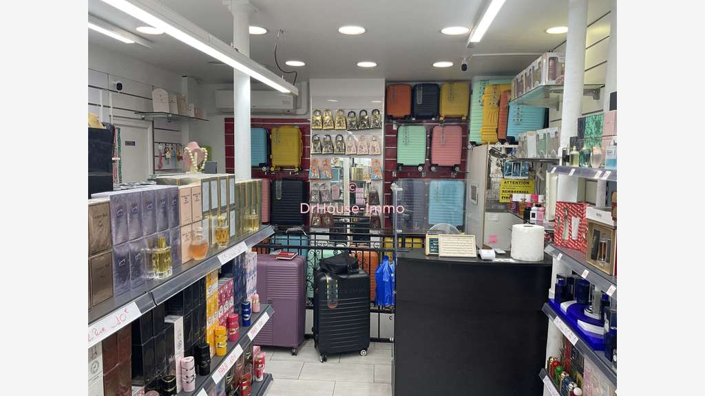 MURS de Deux boutiques accolées