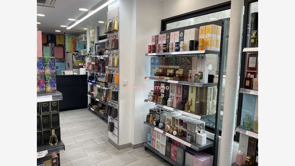 MURS de Deux boutiques accolées