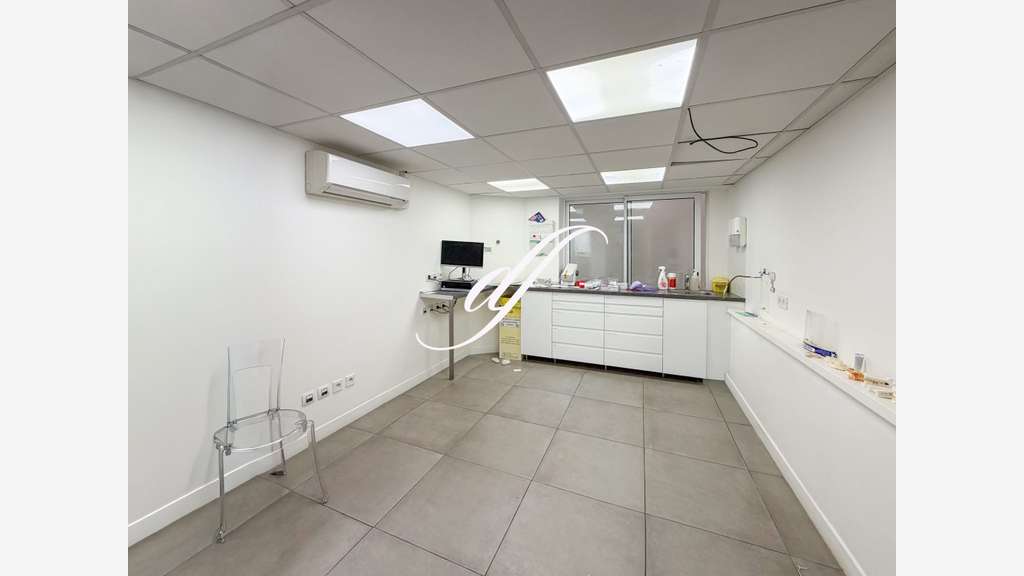 AV local commercial 125m² Paris 75014 Av du Maine