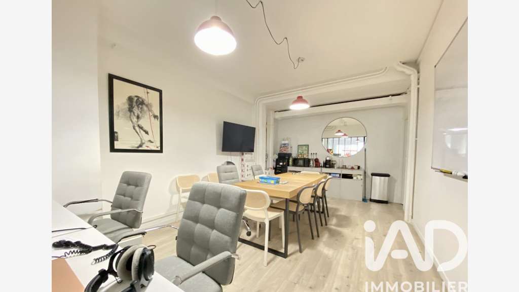 AV bureau 45m² à Paris 75018 quartier dynamique