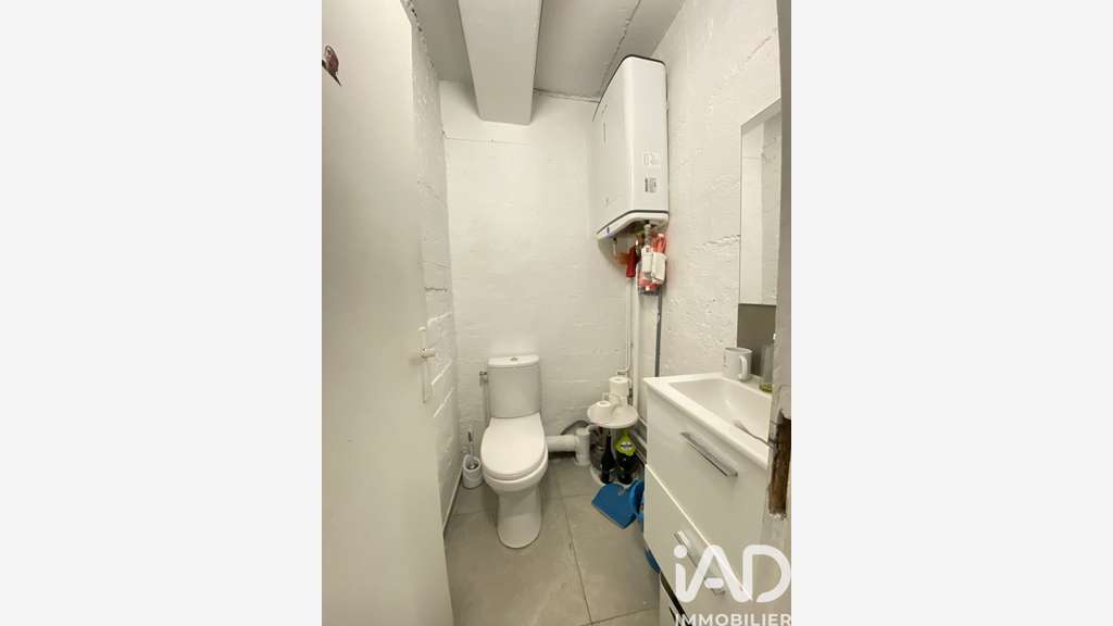 AV bureau 45m² à Paris 75018 quartier dynamique