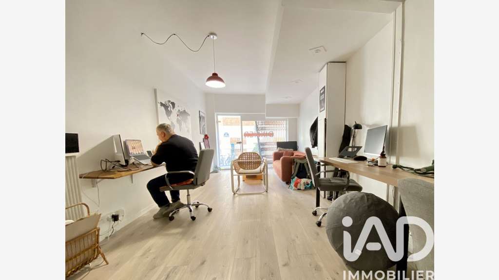 AV bureau 45m² à Paris 75018 quartier dynamique