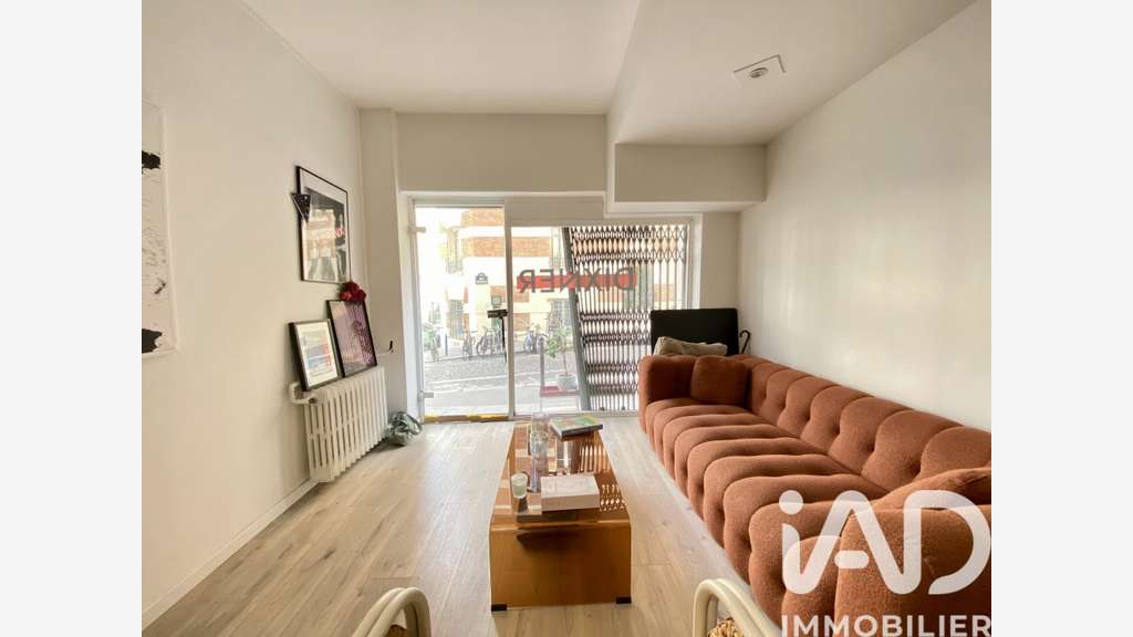 AV bureau 45m² à Paris 75018 quartier dynamique