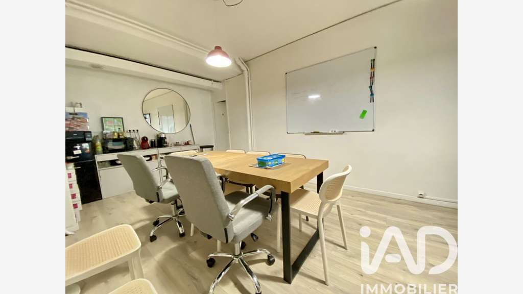 AV bureau 45m² à Paris 75018 quartier dynamique