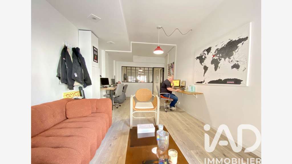 AV bureau 45m² à Paris 75018 quartier dynamique