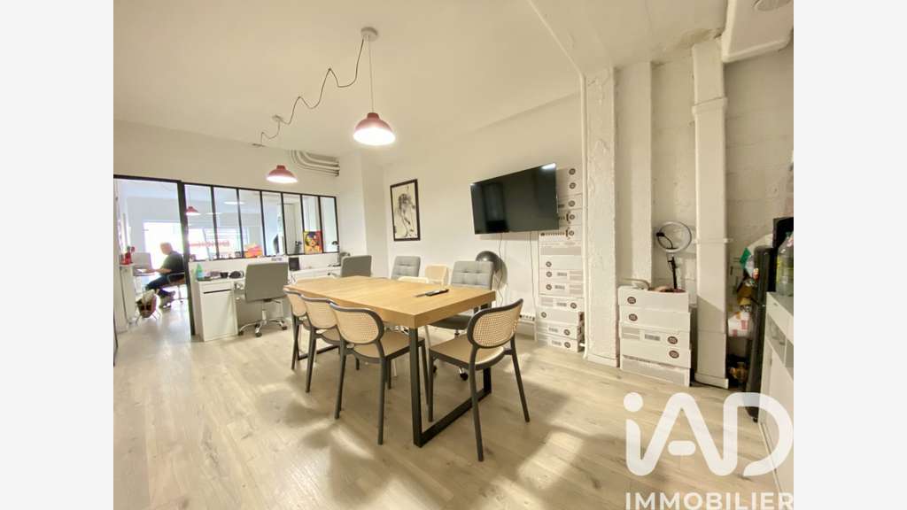 AV bureau 45m² à Paris 75018 quartier dynamique
