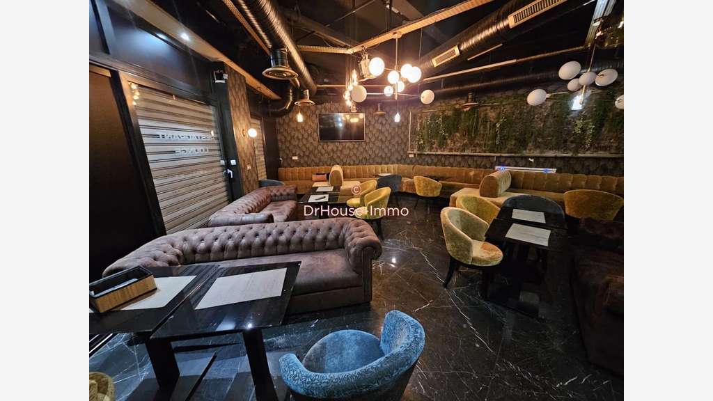 A vendre murs libres restaurant 97m² à Paris 18e