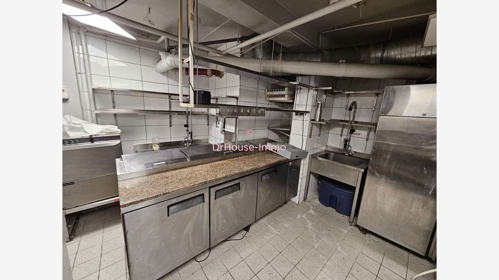 A vendre murs libres restaurant 97m² à Paris 18e
