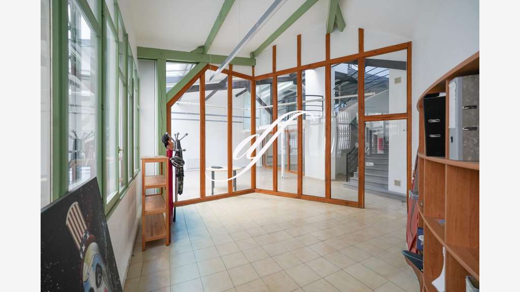 Vente immeuble de bureaux de 330m² à Paris 75005