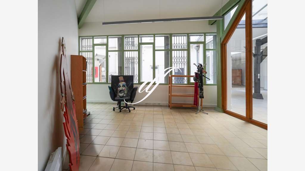 Vente immeuble de bureaux de 330m² à Paris 75005