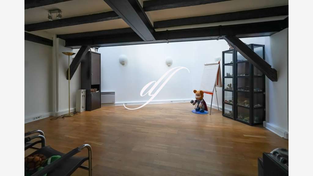 Vente immeuble de bureaux de 330m² à Paris 75005
