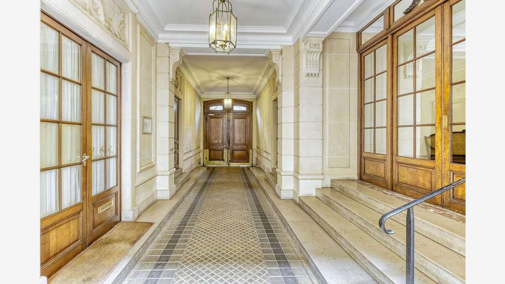 Location bureaux 267m² Paris 75016 Haussmannien