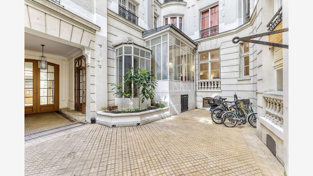 Location bureaux 267m² Paris 75016 Haussmannien
