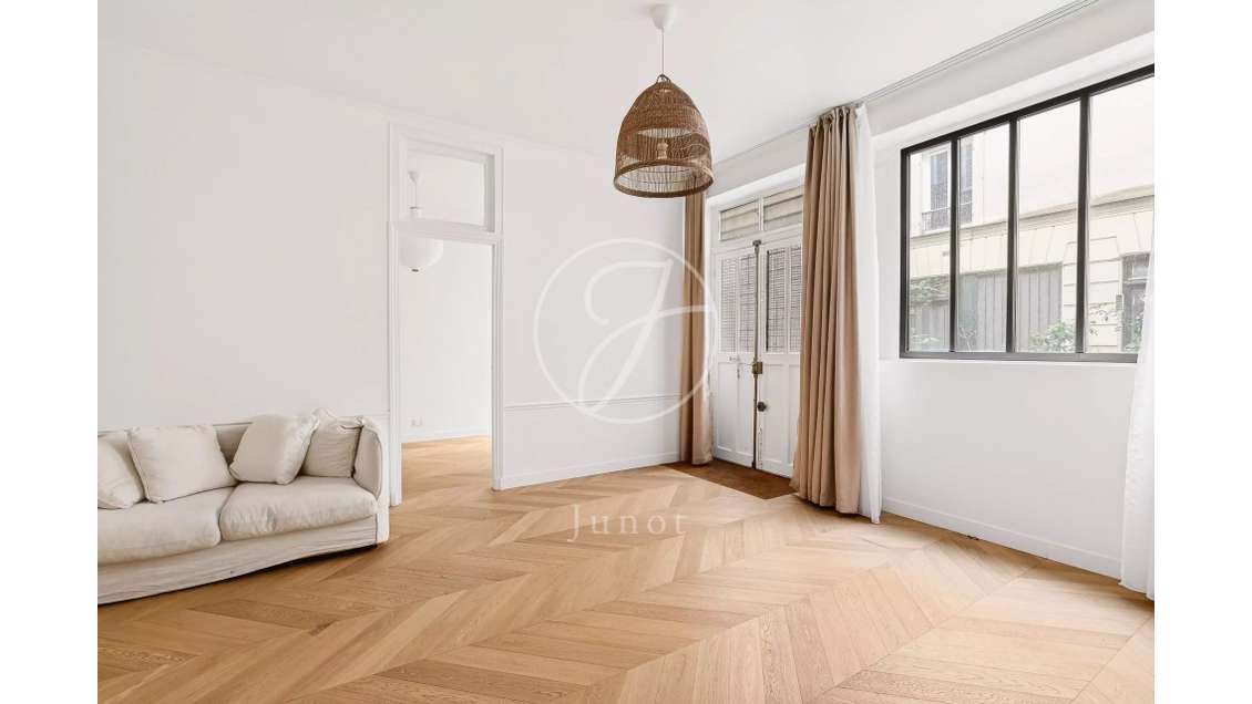 Local 68m² Paris 9e Maubeuge / Square Montholon 