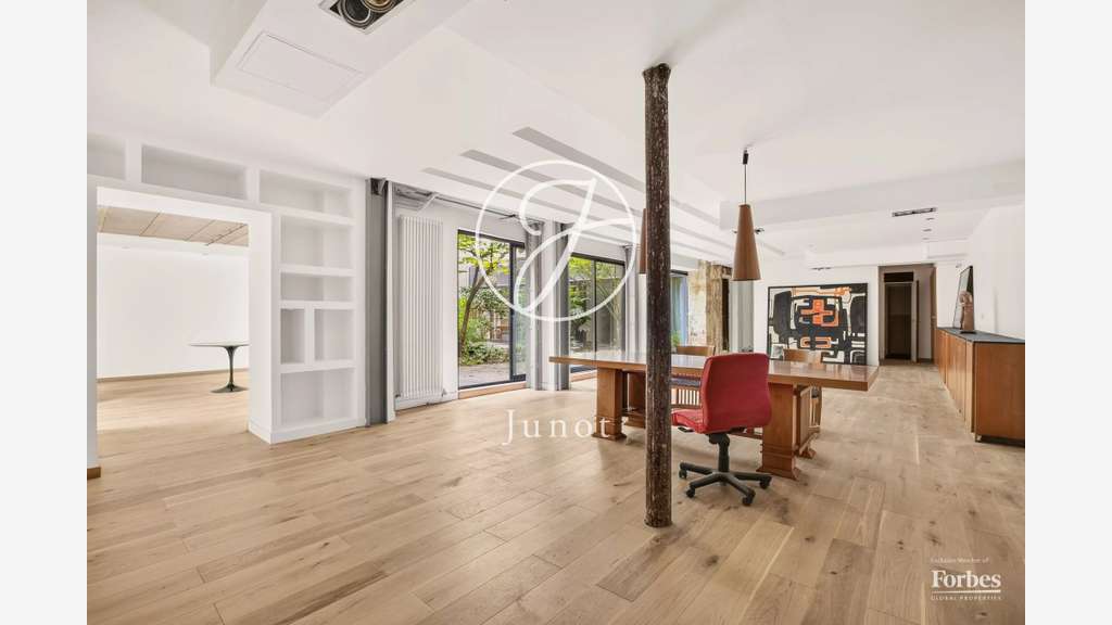 AV local profession libérale 210m² à Paris 75009