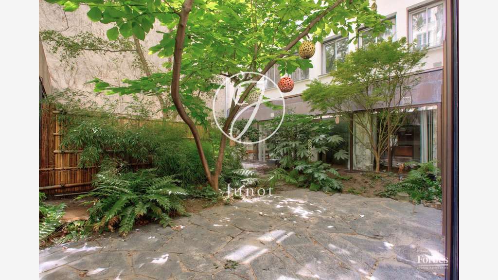 AV local profession libérale 210m² à Paris 75009