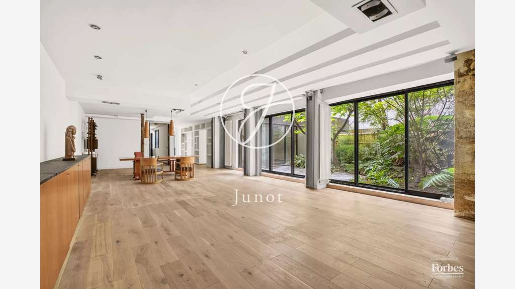 AV local profession libérale 210m² à Paris 75009