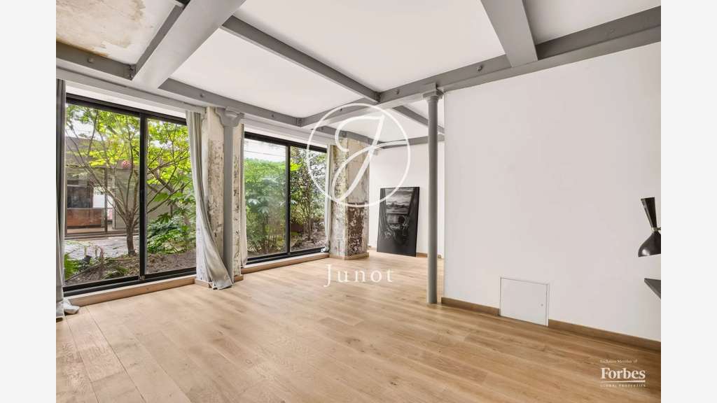 AV local profession libérale 210m² à Paris 75009