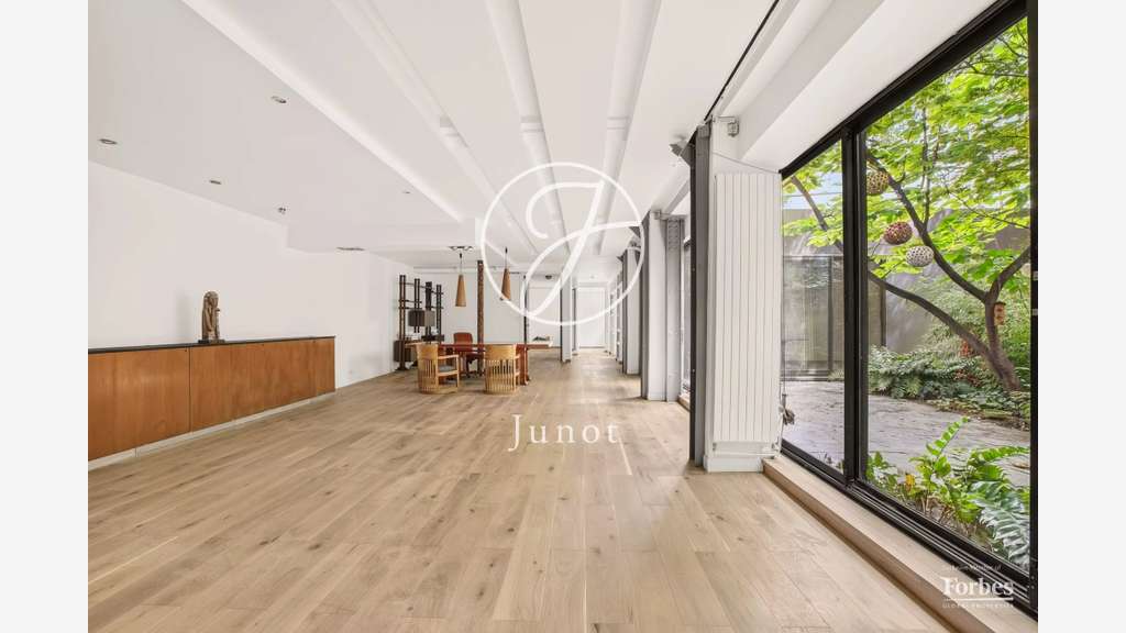 AV local profession libérale 210m² à Paris 75009