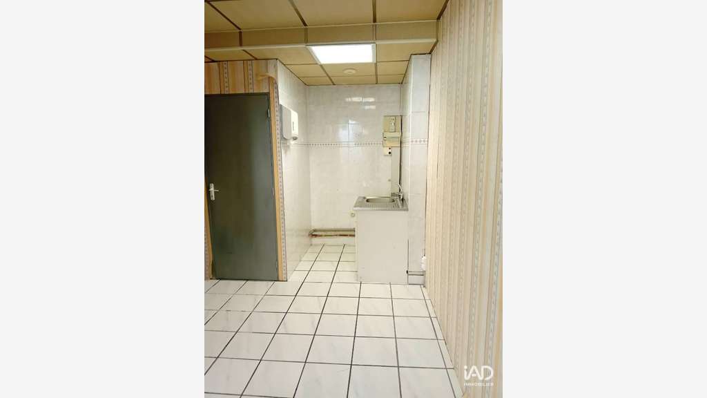 A louer local commercial de 30m² Pau av du Loup zc