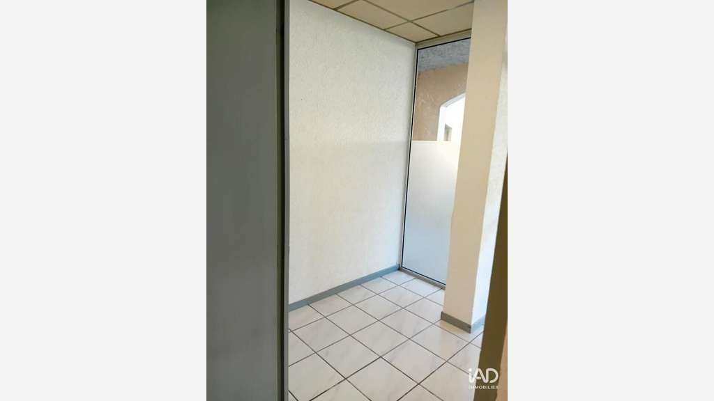 A louer local commercial de 30m² Pau av du Loup zc
