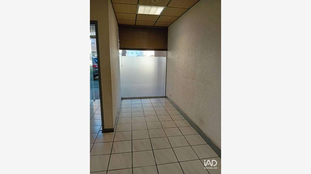 A louer local commercial de 30m² Pau av du Loup zc