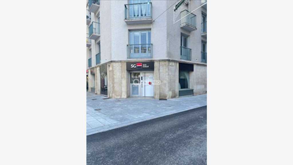 Local commercial bureaux de 378m² à vendre à Pau