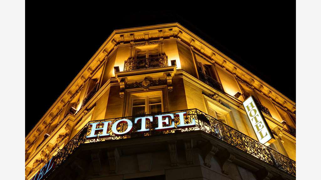 HOTEL DE MONTAGNE - ALPES DU SUD - MURS ET FDC