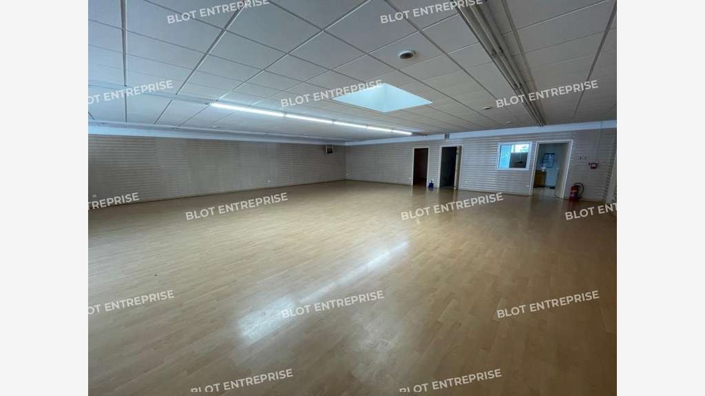 A vendre local commercial 265m² à Ploemeur