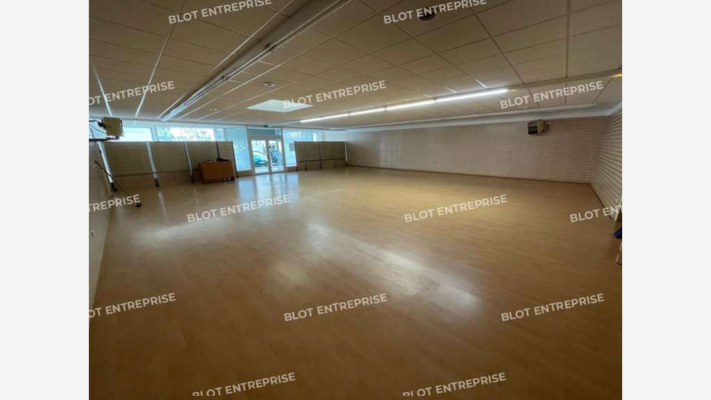 A vendre local commercial 265m² à Ploemeur