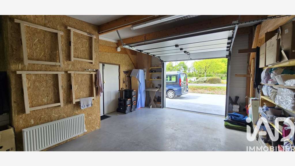 AV local commercial 61m² Plumelec bel empl.
