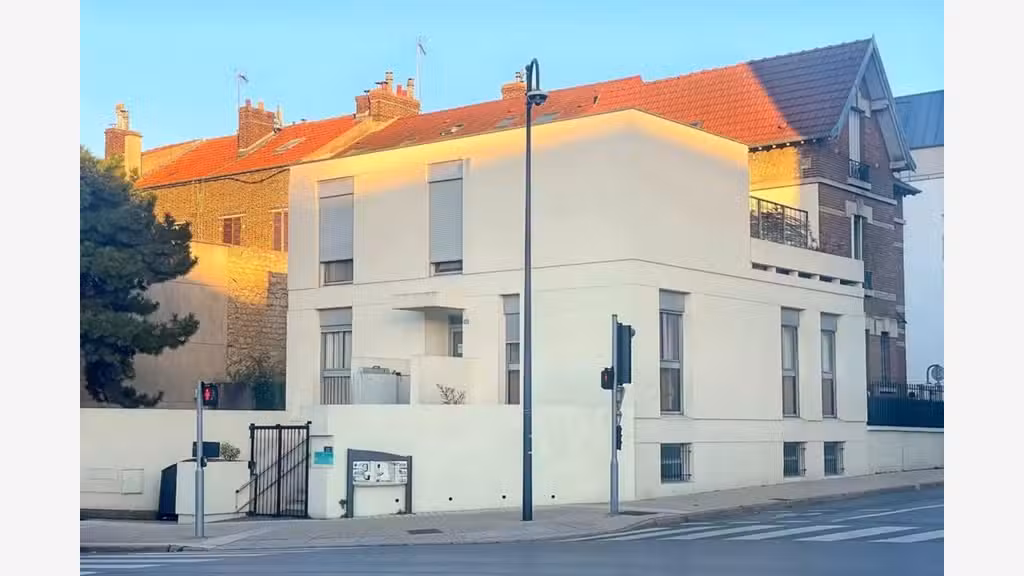 Vente local professionnel de 187m² à Poissy centre