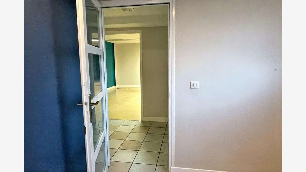 Vente local professionnel de 187m² à Poissy centre