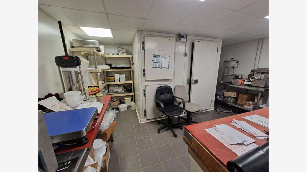 Vente murs commerciaux loués 129m² Sud Poitiers
