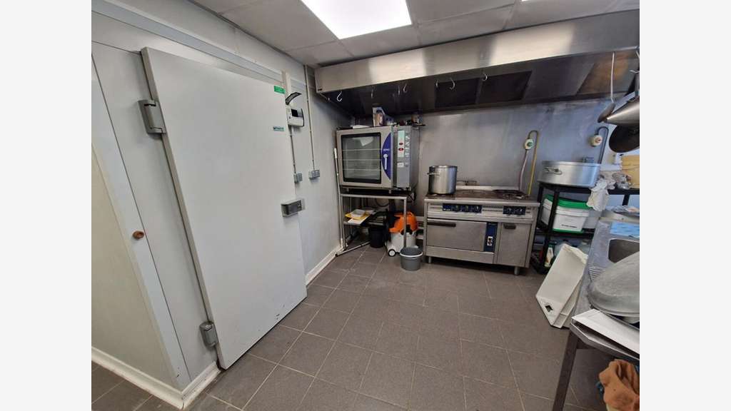 Vente murs commerciaux loués 129m² Sud Poitiers