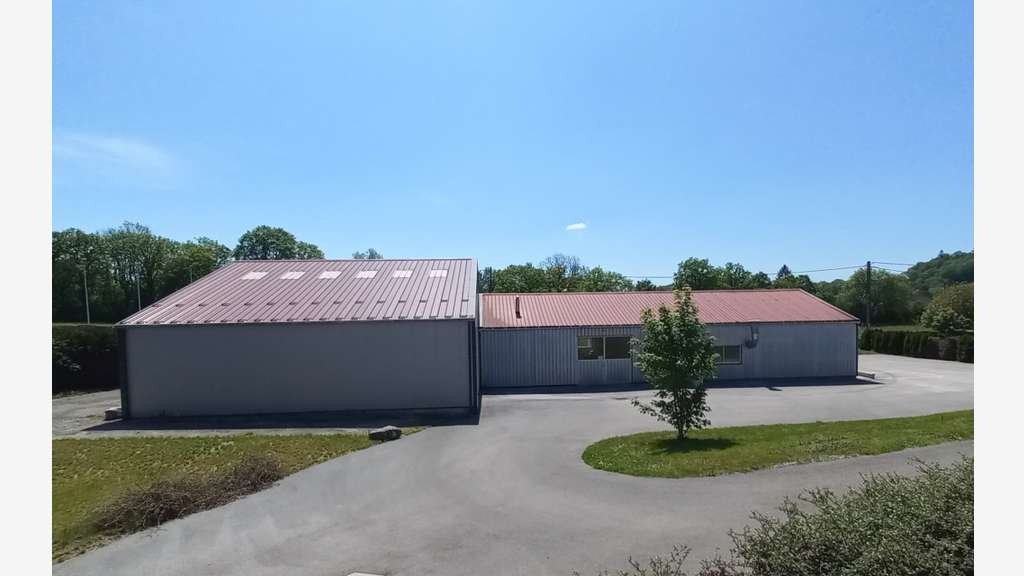 Vente bâtiment de 570m² à Poligny RD accès N5