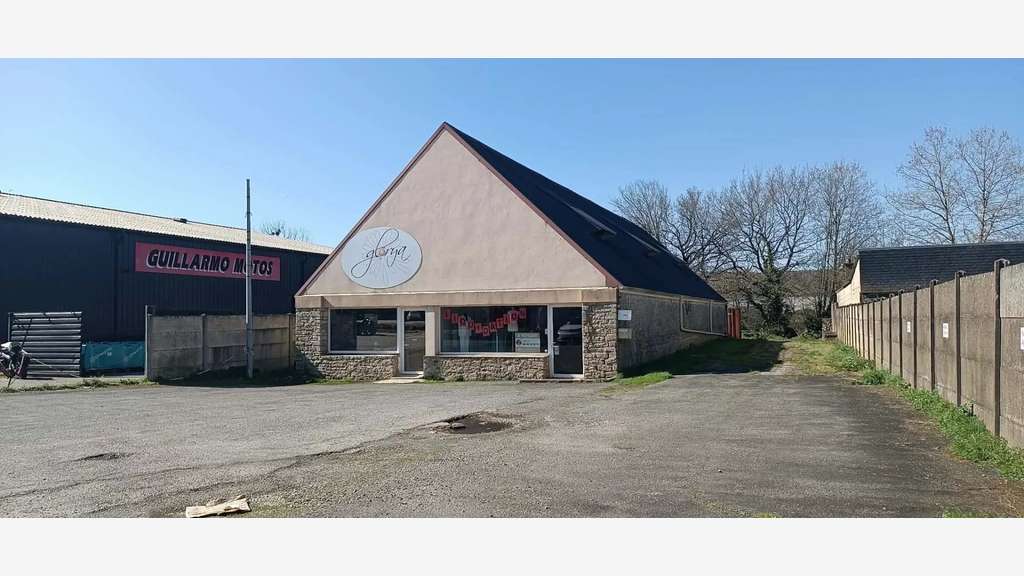 AV local 300m² empl strat zone commerciale Pontivy