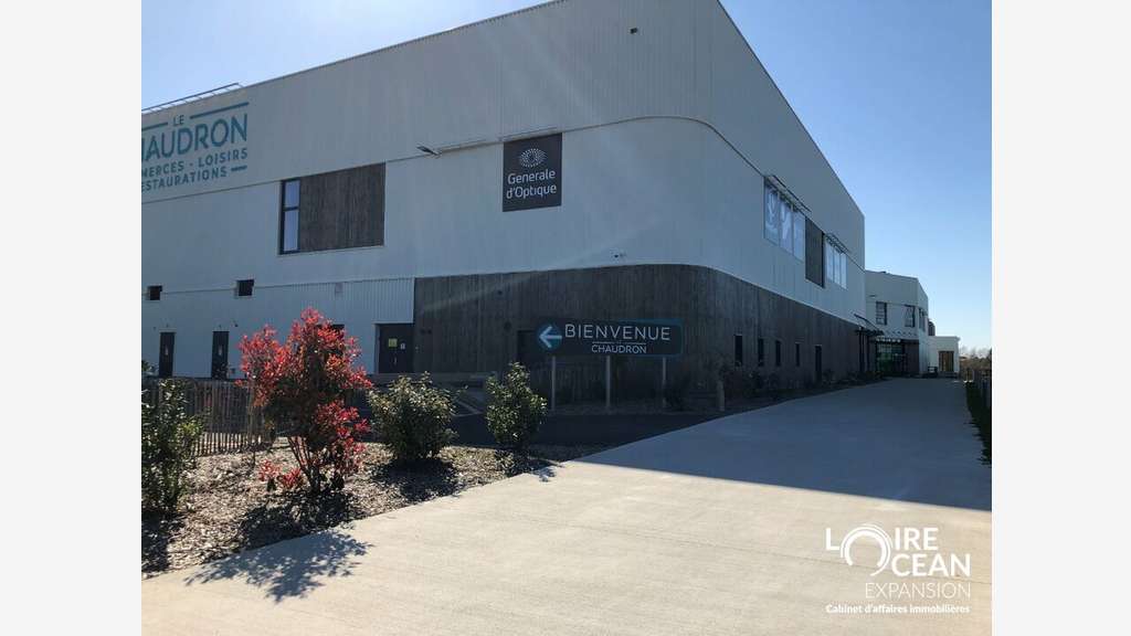 A vendre local commercial neuf de 128m² à Pornic