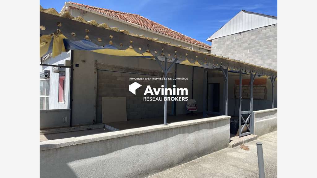 Local 100m² avec permis construire Port-St-Louis