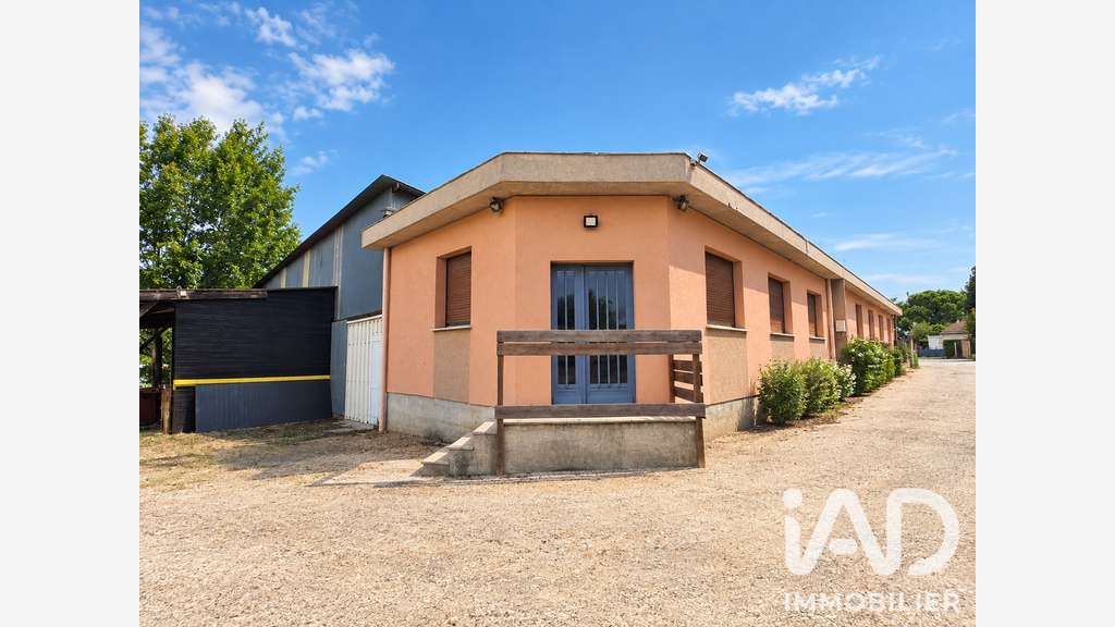 AV bureaux et stockage de 70m² à Preignac